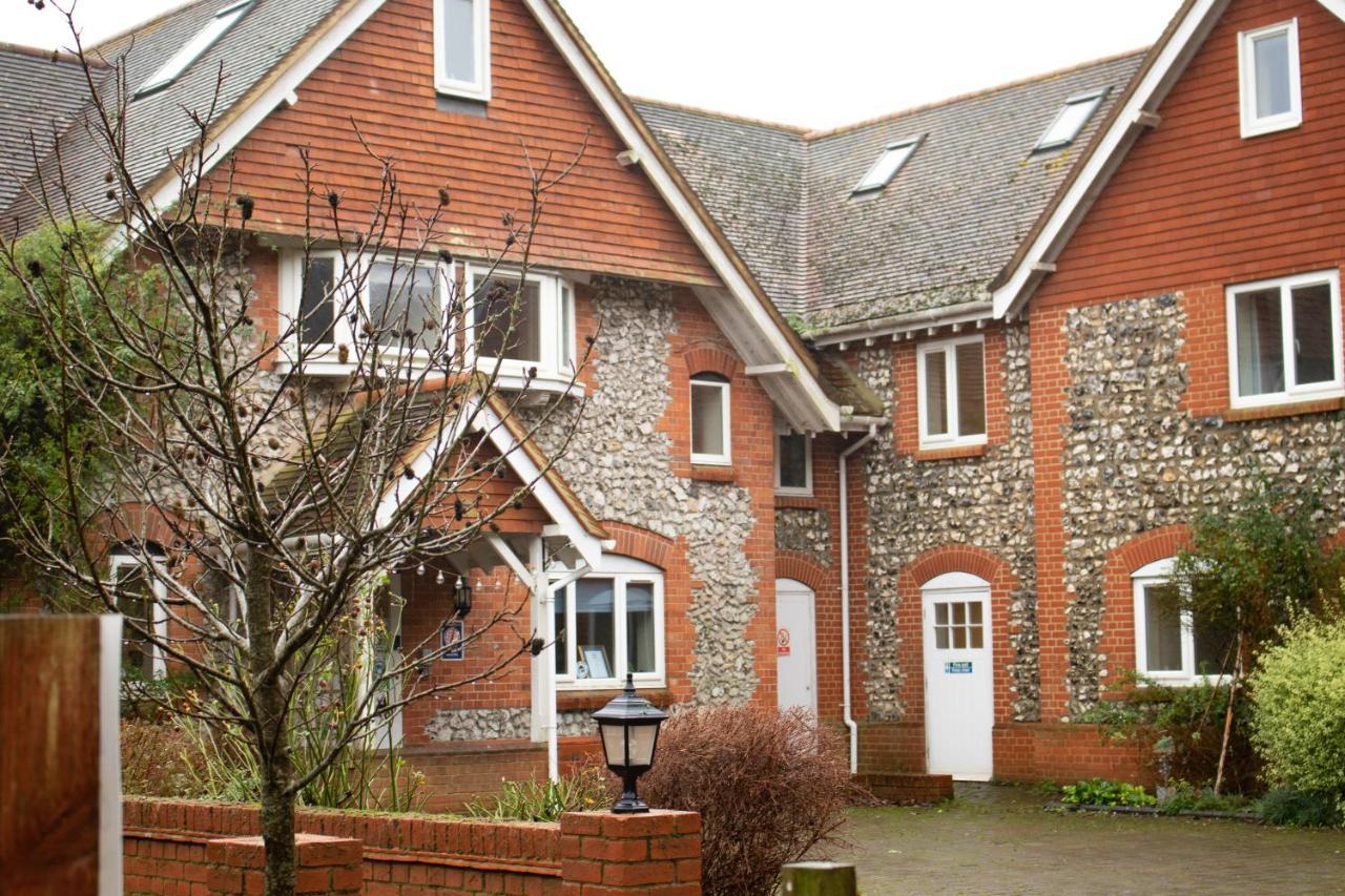 Stonehenge Hostel - Yha Affliated Cholderton Extérieur photo